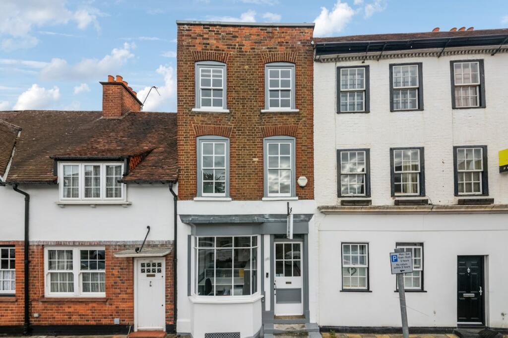 Main image of property: 26 Windsor Street, Chertsey, KT16 8AS