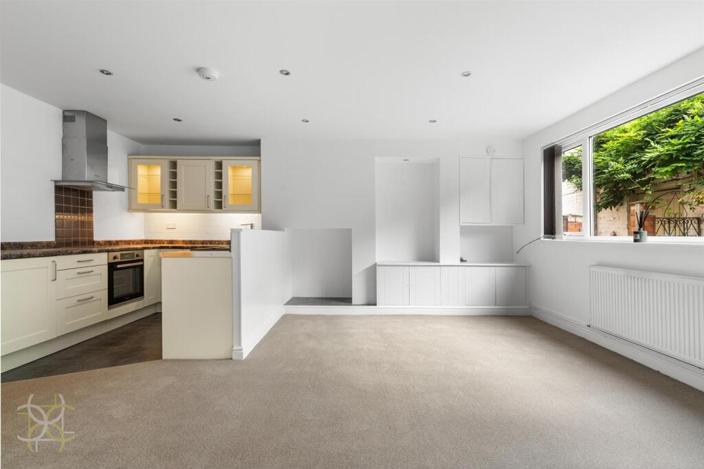House in Worcester - View 4