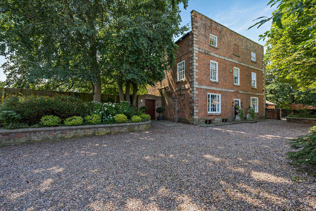 Main image of property: Farndon, Cheshire