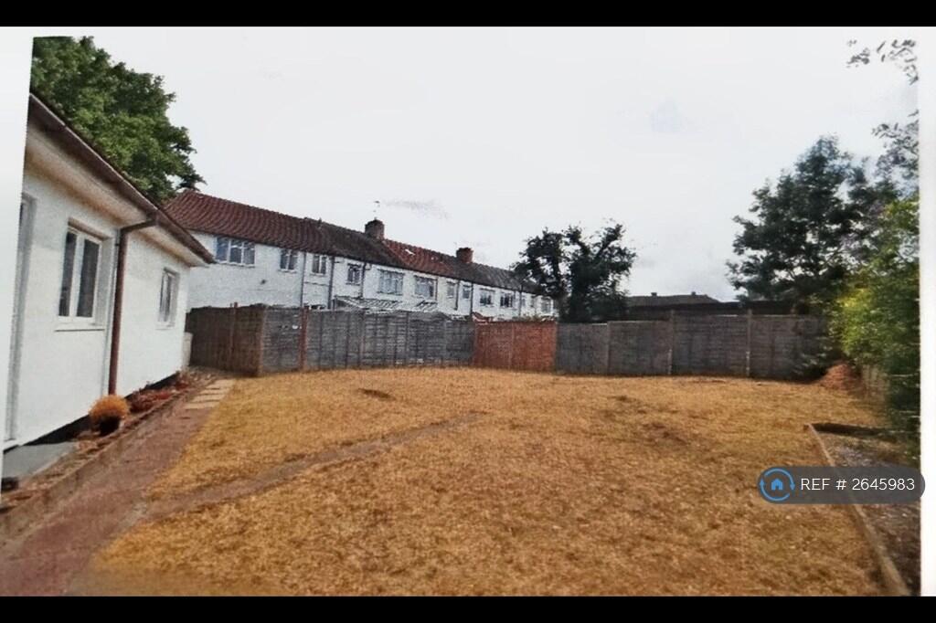House in Bromley - More
