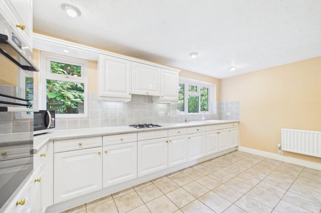 Devon Chase, Warfield, Berkshire, RG42 - View 5