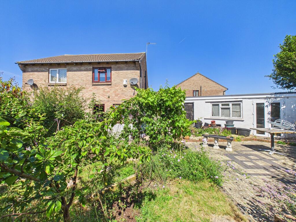 Fonmon Park Road, Rhoose CF62 photo 3