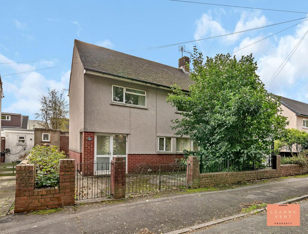 3-bed semi-detached on Heol Trecastell, Caerphilly, CF83, £200,000