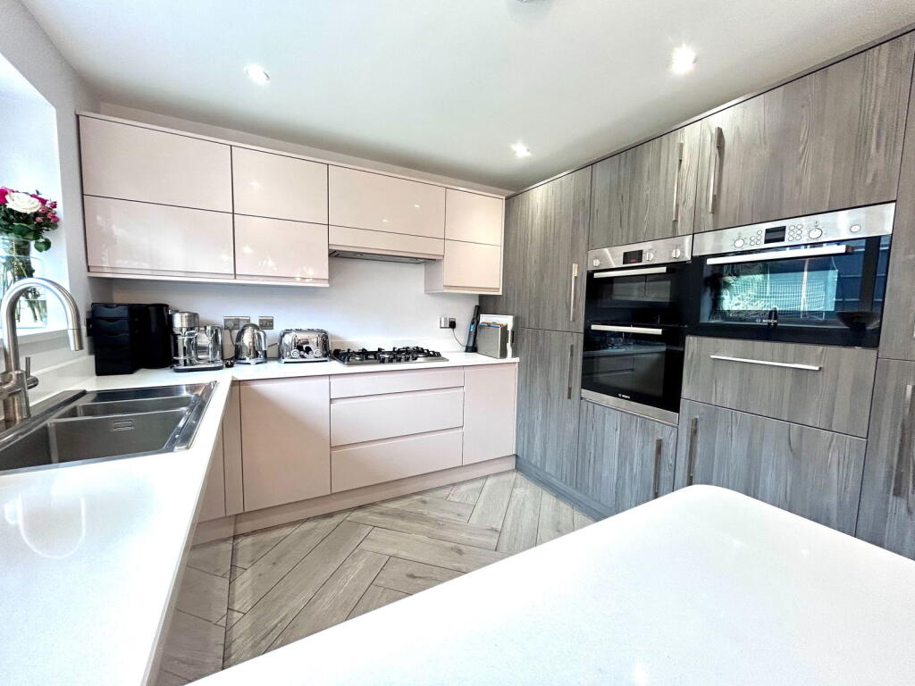 Main image of property: Spacious, Versatile & Immaculate - Family Home Close To Amenities - Barleycorn Drive