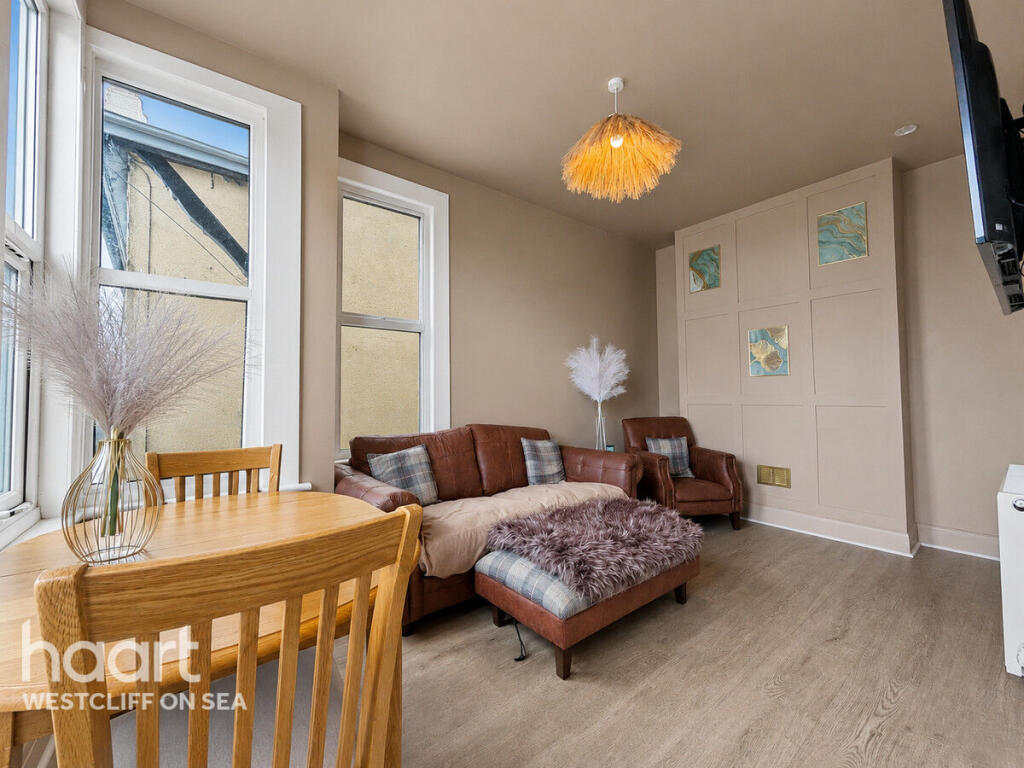 Apartment in Southend-on-Sea, Essex - View 4