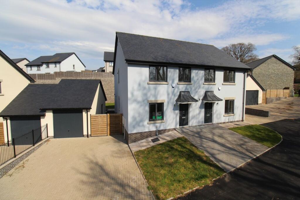 3-bed semi-detached on Hoggan Park, Brecon, LD3, £305,000