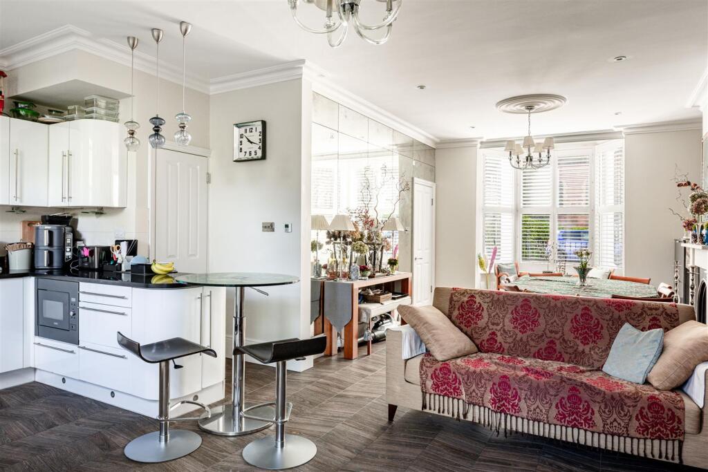 House in London, Hammersmith - View 3
