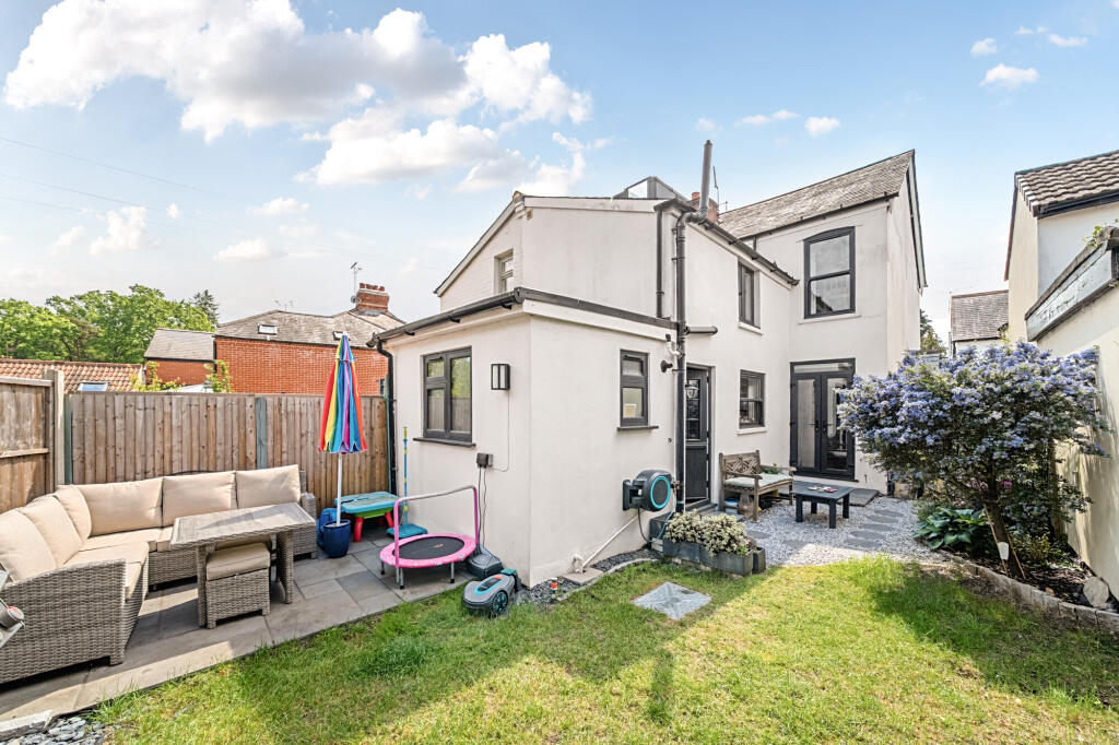 House in Sunningdale, Windsor and Maidenhead - View 2