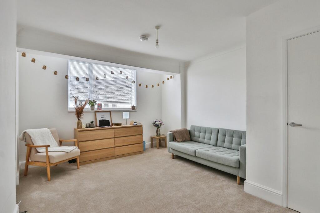 Apartment in Poole, Upper Parkstone - View 4