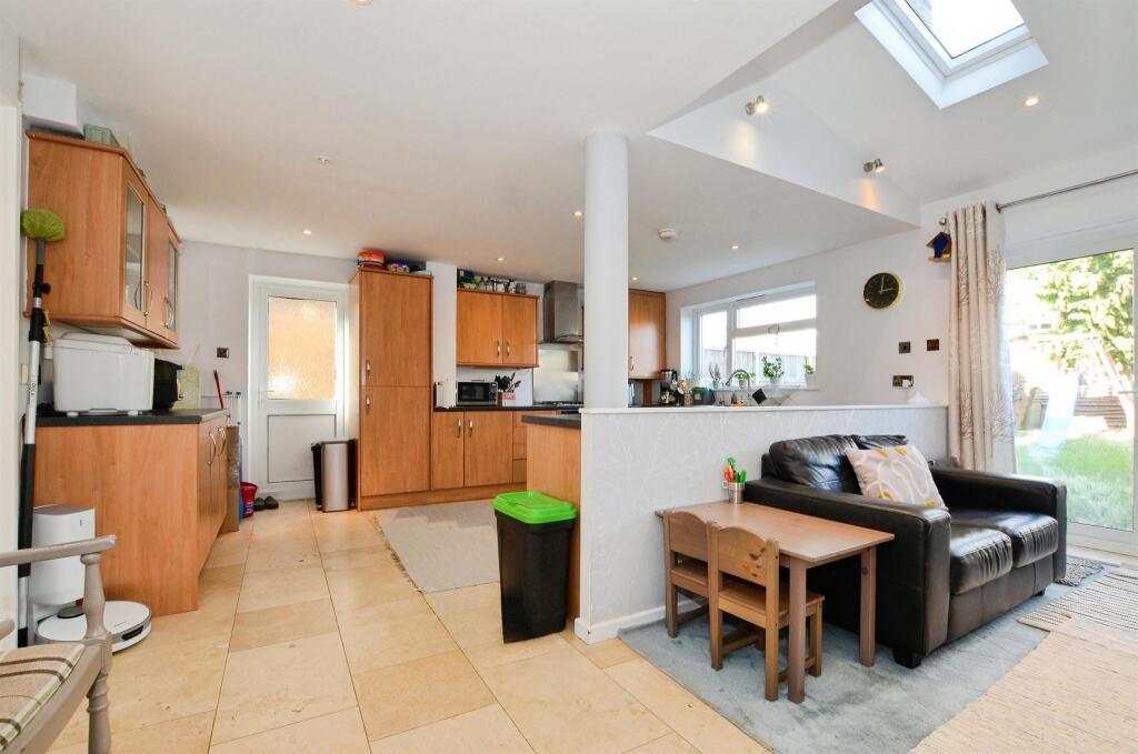 Additional image 19 of Chesterton Avenue, Harpenden