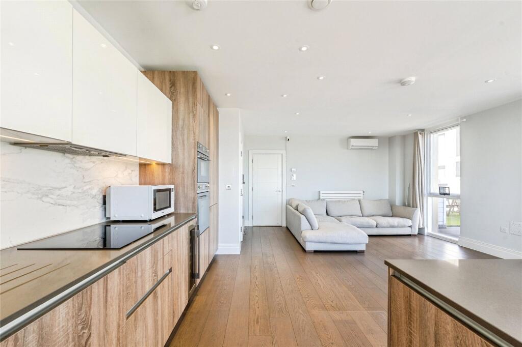 Main image of property: Queenshurst Square, KINGSTON UPON THAMES, Surrey, KT2