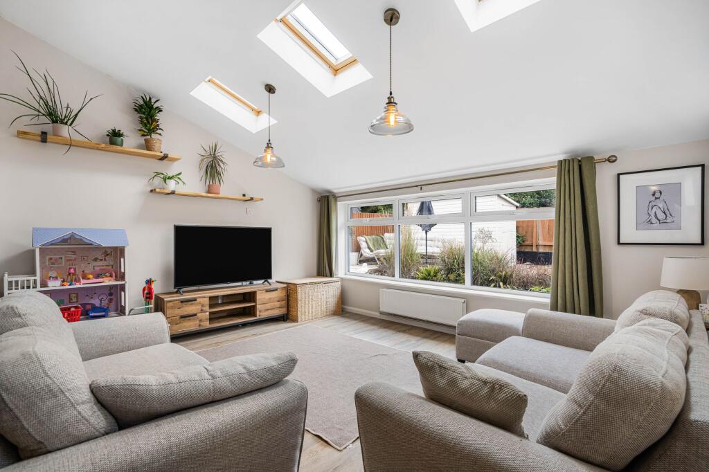 House in Milton Keynes, Woolstone, Campbell Park - View 2