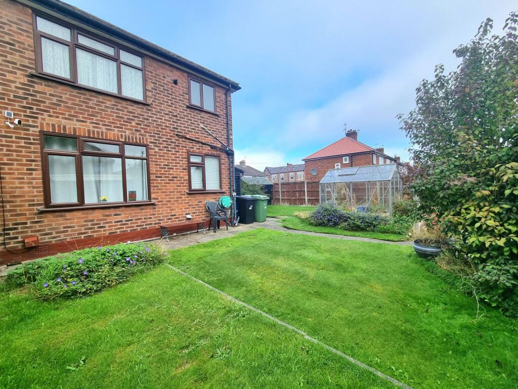 Beech Road, Sale, M33 photo 4