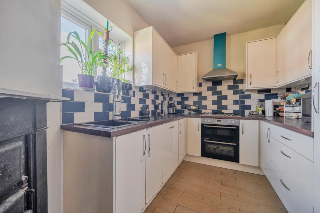 Apartment in Slough - View 3