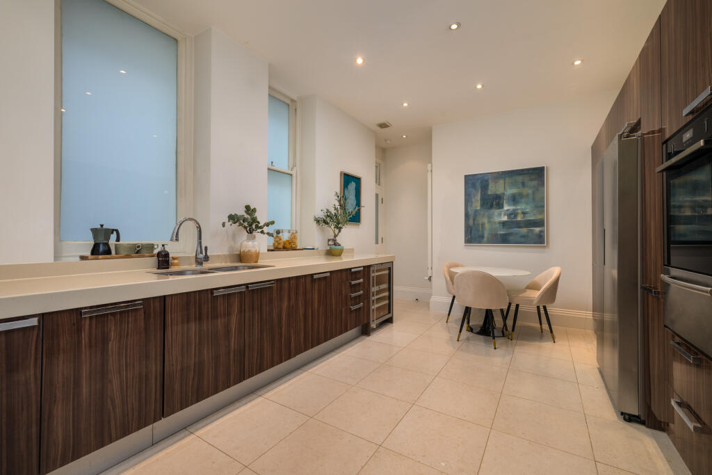 Apartment in London, City of Westminster - More