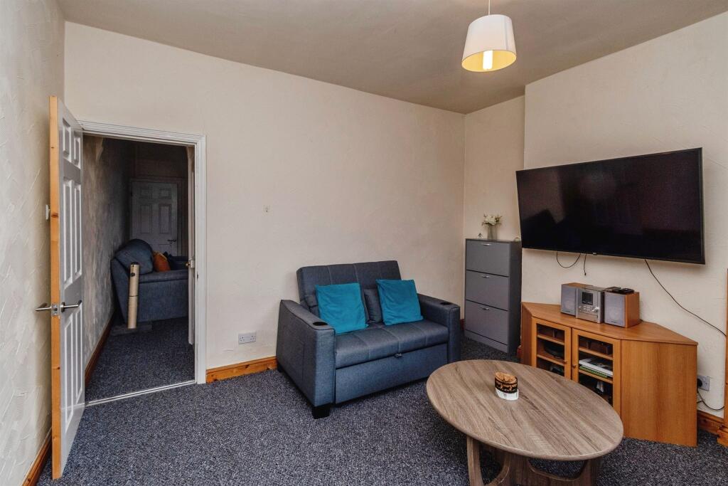 House in Walsall, West Midlands - More