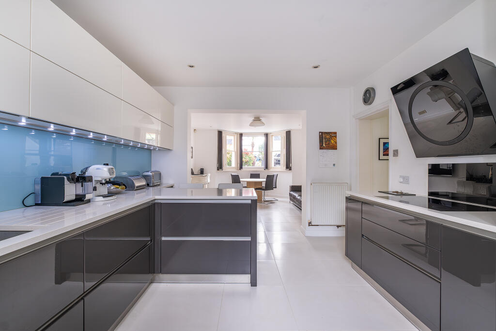 House in Twickenham - View 4