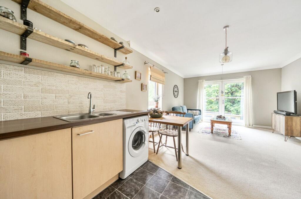 Apartment in Twickenham - More