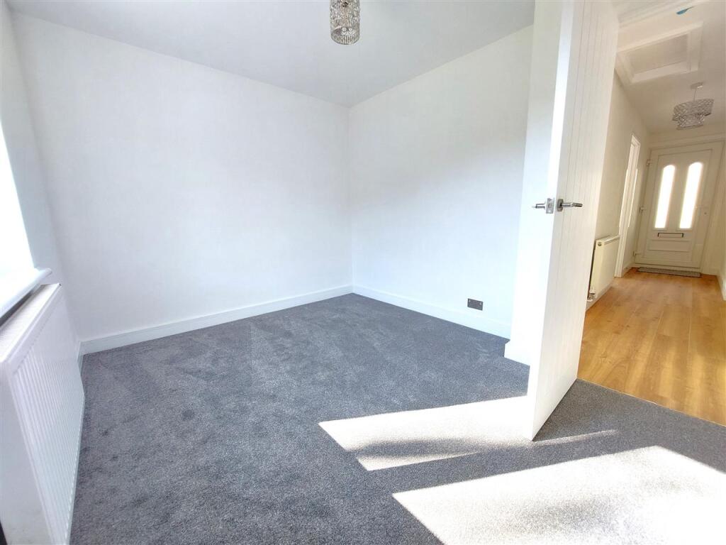 House in Folkestone, St Martin's Plain, Hornstreet - More