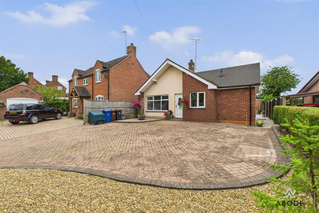 3-bed bungalow on Oak Road, Denstone, Staffordshire, £350,000