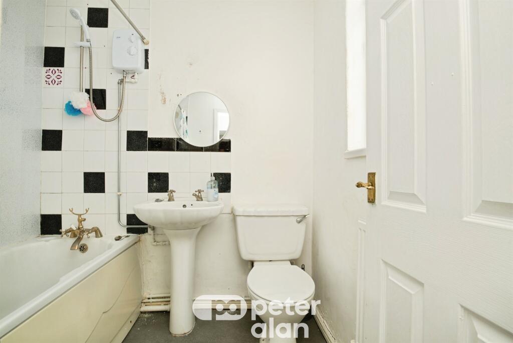 House in Newport, Pontymoile - View 4