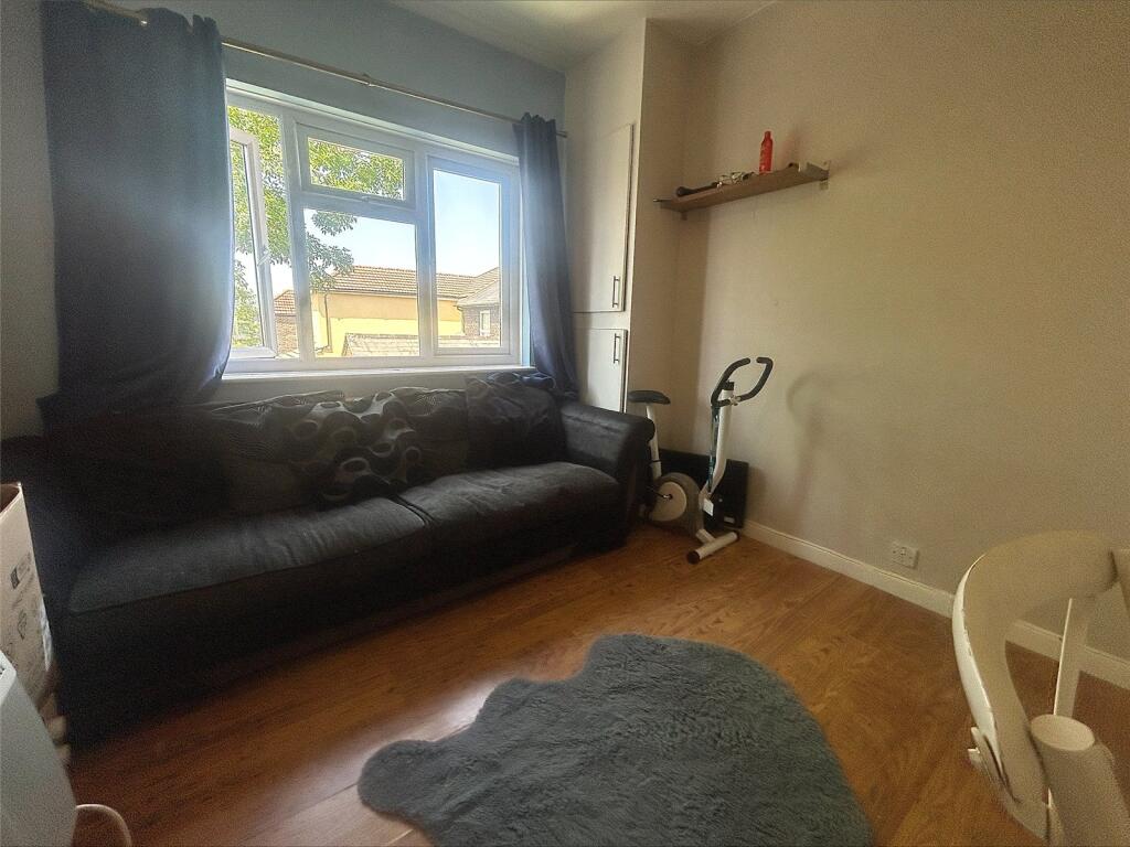 Apartment in Havant, Emsworth - View 3