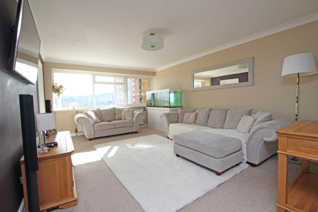 Apartment in Eastbourne, East Sussex - View 2