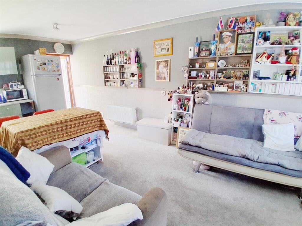 House in London, Yeading - More