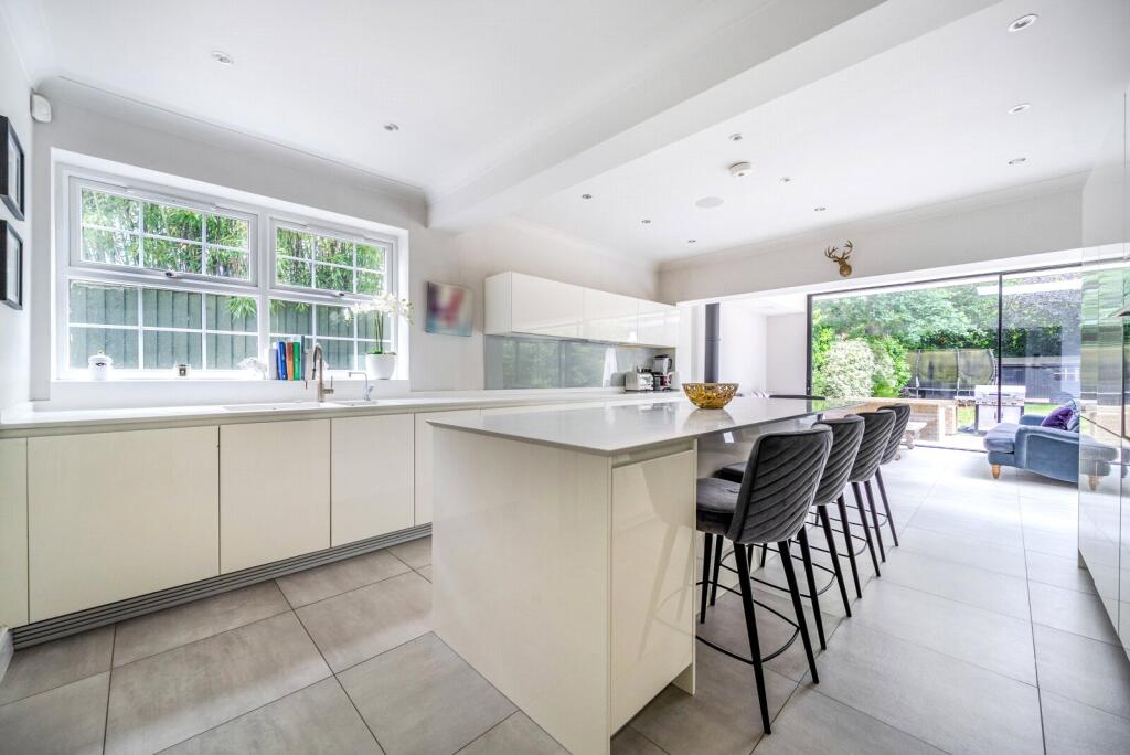 Blackdown Avenue, Pyrford, GU22 - View 3