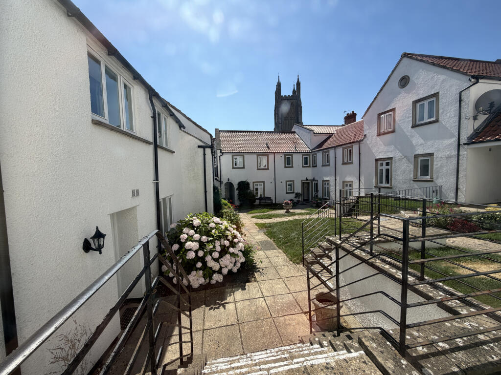 Apartment in Wells, Somerset - View 4