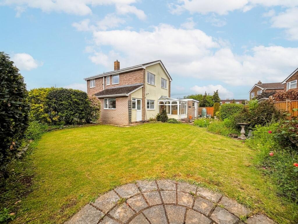 Main image of property: Bannetts Tree Crescent, Alveston, BS35