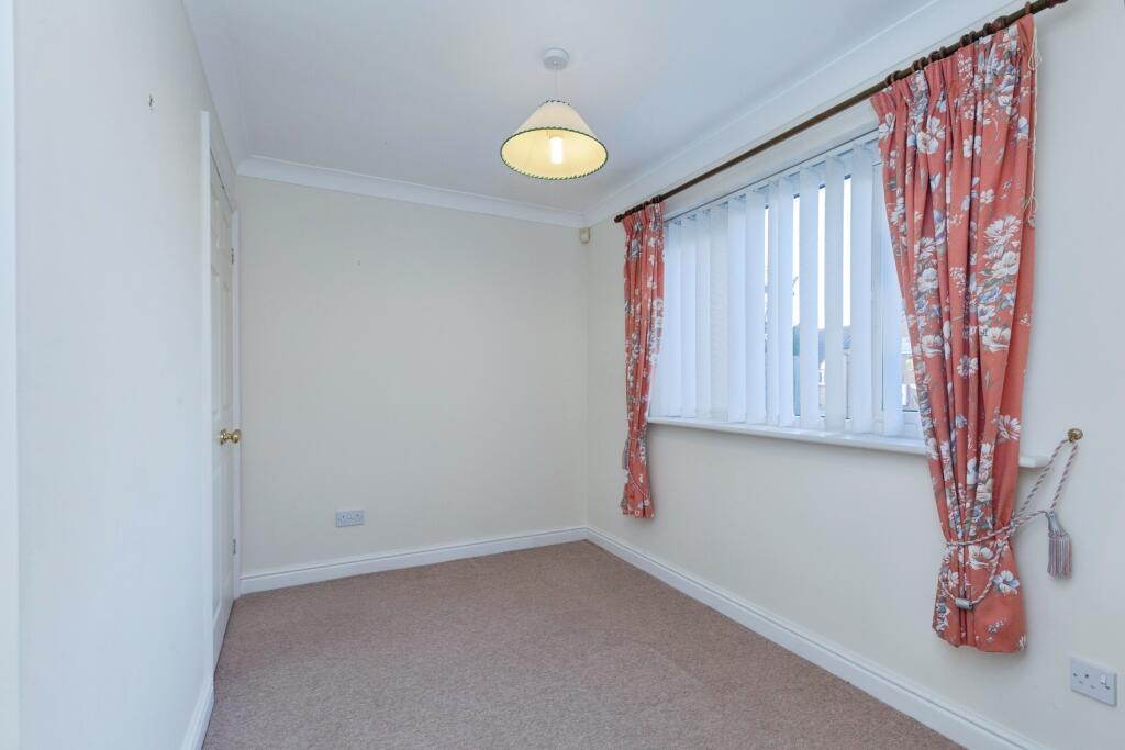 White House Close, Coalville, LE67 photo 4