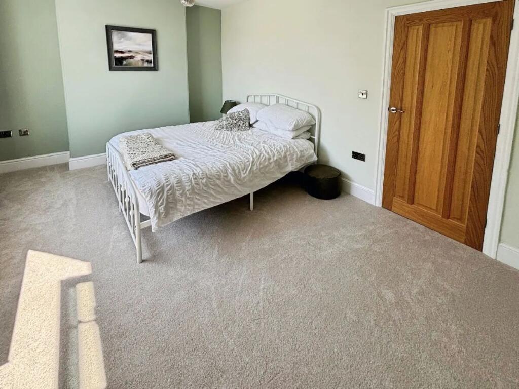 House in Teignbridge, Newton Abbot - More