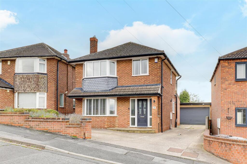 3-bed detached on Welham Crescent, Arnold, NG5, £350,000