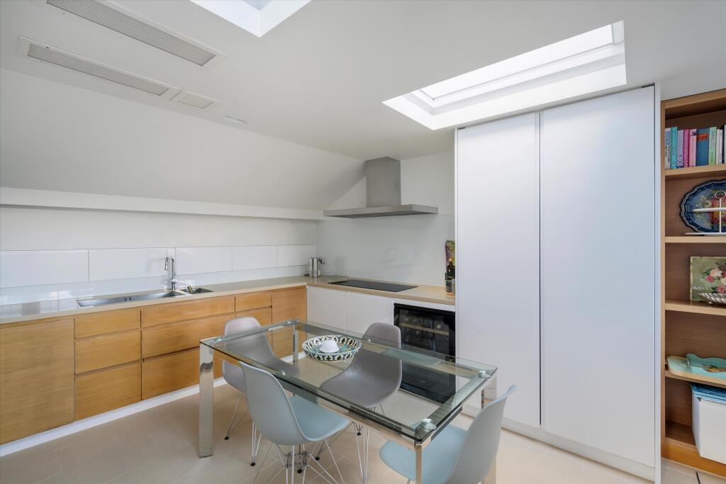 House in London - View 2