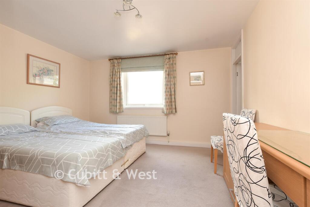 Apartment in Sutton - View 3