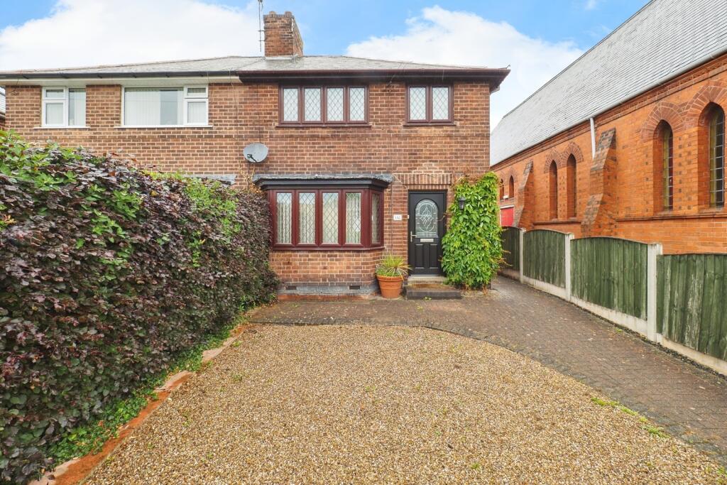 Main image of property: Watnall Road, Hucknall, Nottingham, Nottinghamshire, NG15