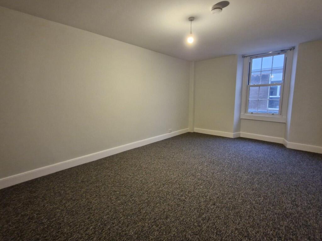 Apartment in Swindon, Melksham - View 3