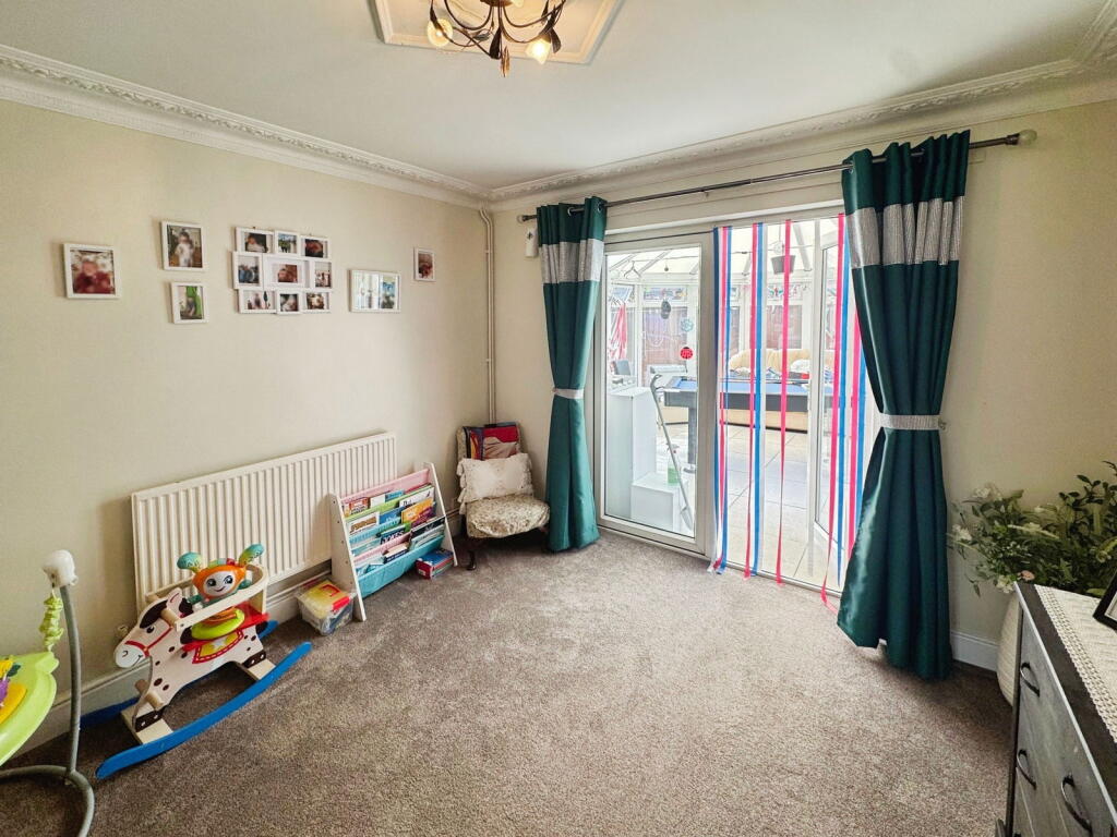 Swn Yr Afon, Kenfig Hill, Bridgend, CF33 6AJ photo 4