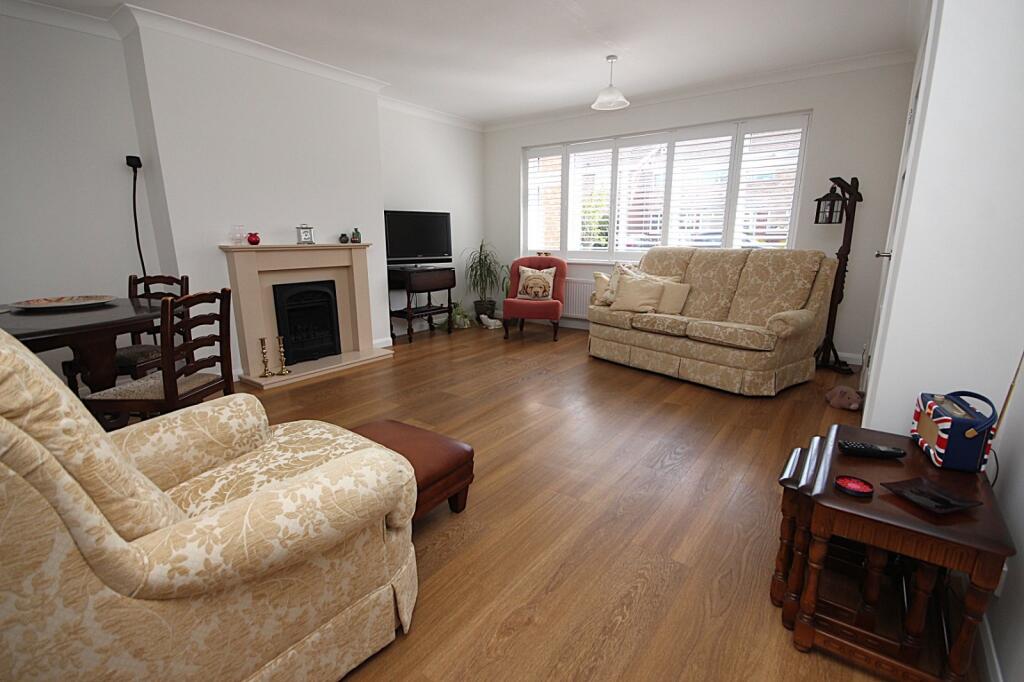 Fairview Drive, Broadstone, Dorset, BH18 photo 2