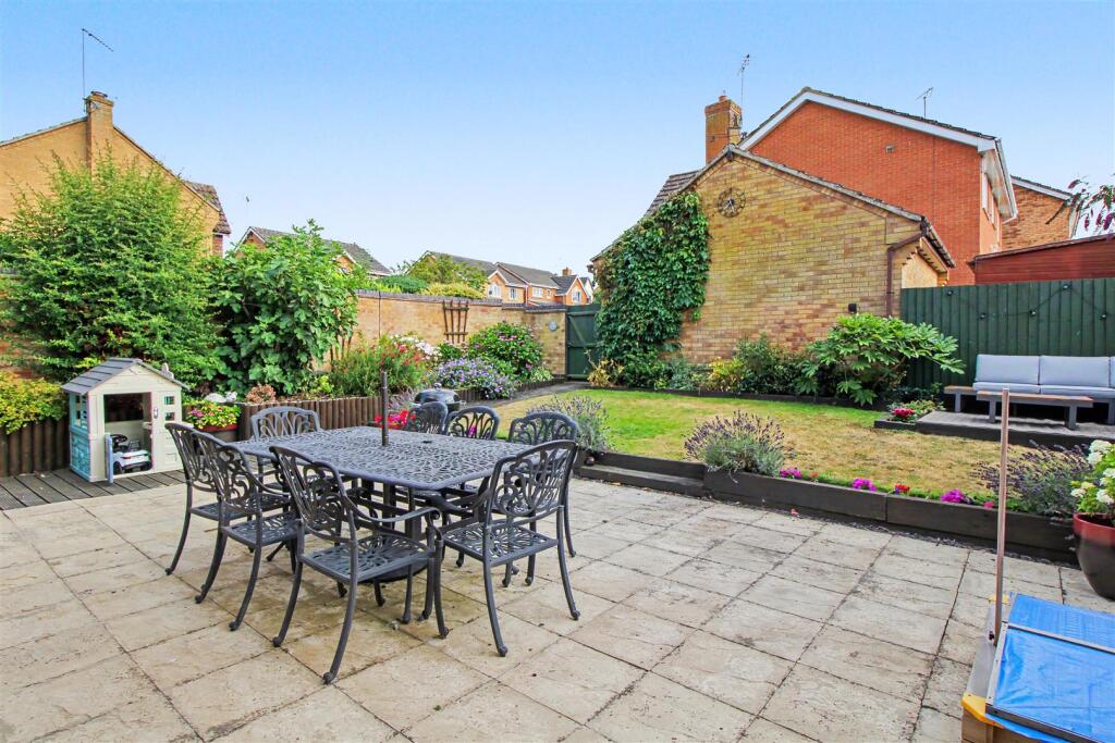 NN14 Cordwainer Grove, Thrapston photo 4