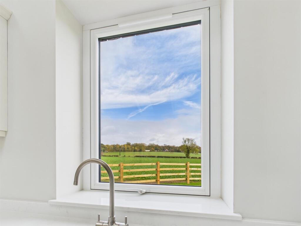 House in Swadlincote, Shortheath, Overseal - View 5