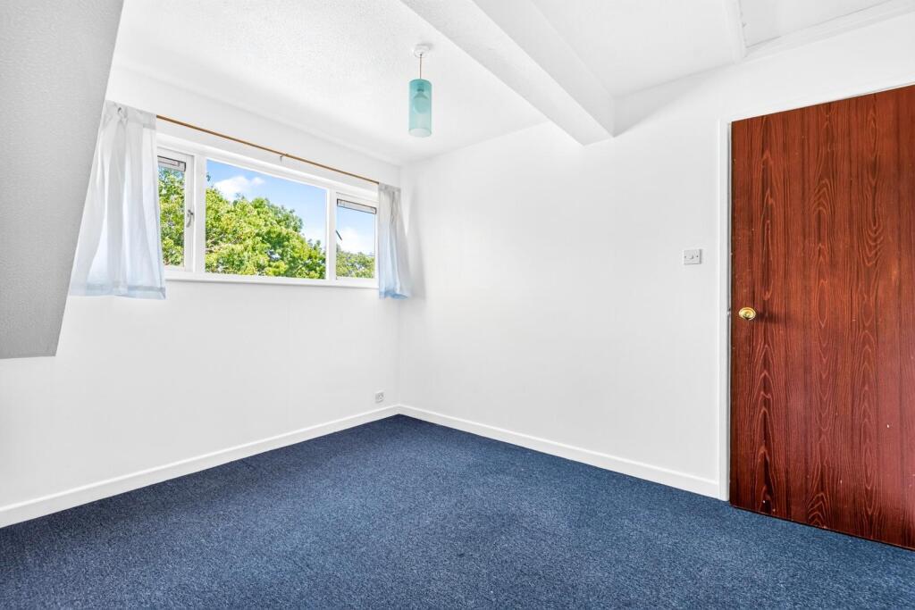 Apartment in Southall - View 4