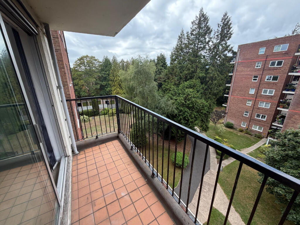 Apartment in Bournemouth, Branksome Park, Poole - View 4