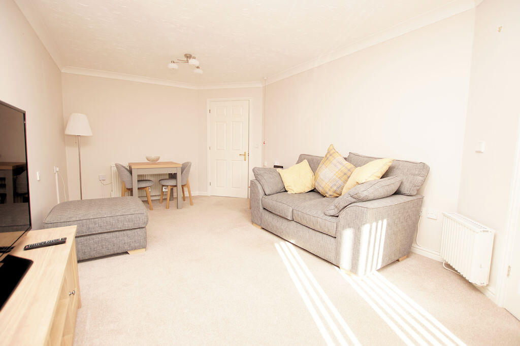 Robinson Court, Lee-On-The-Solent, PO13 photo 4