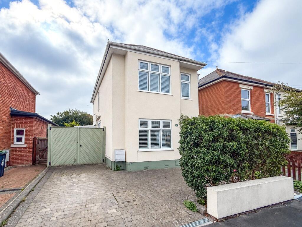 4-bed detached on 47, Jumpers Road, Christchurch, Dorset, BH23, £550,000