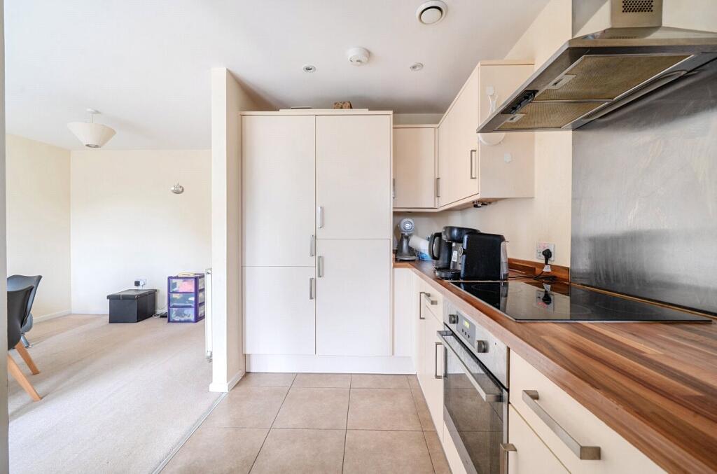 Apartment in Binfield, Amen Corner, Temple Park - View 4