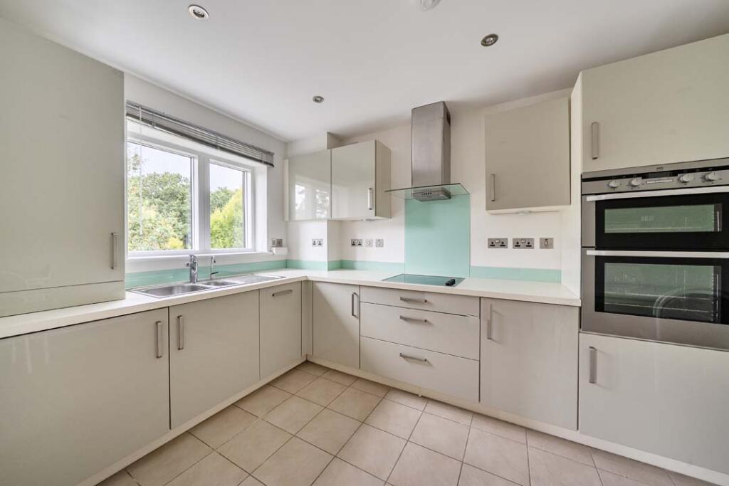 Apartment in Guildford - View 4