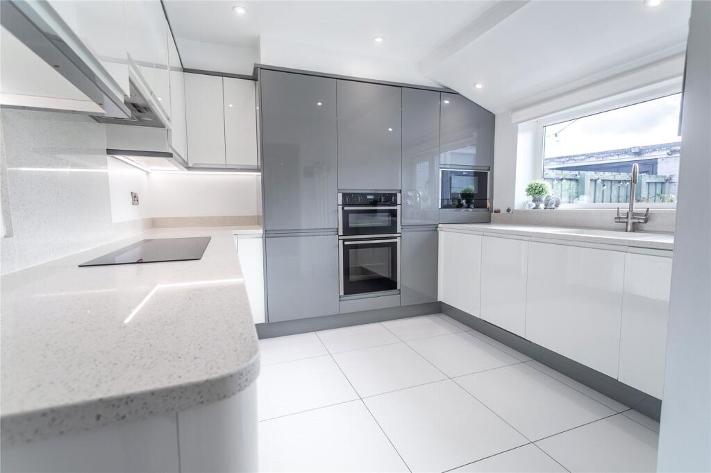 Trent Road, Shaw, Oldham, Greater Manchester, OL2 photo 3