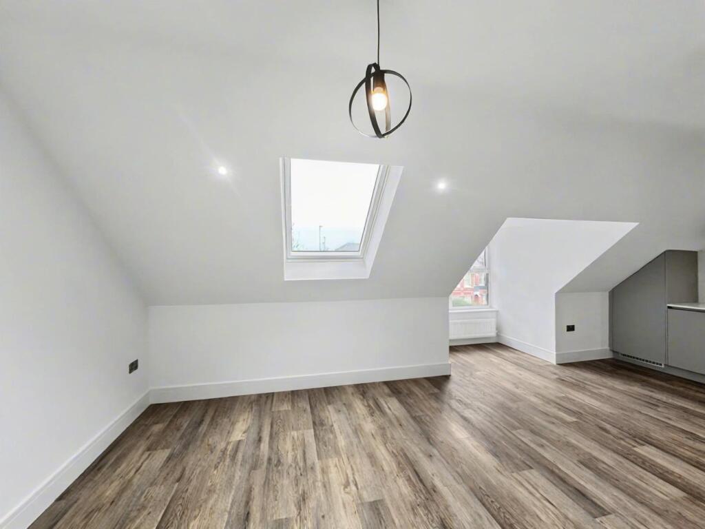 Main image of property: Flat 3, Walm Lane, Willesden Green, London, NW2